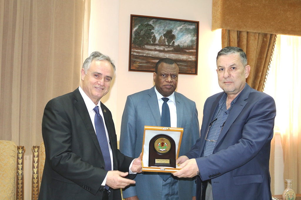 A delegation of directors of Phosphate Mines Company visits the University